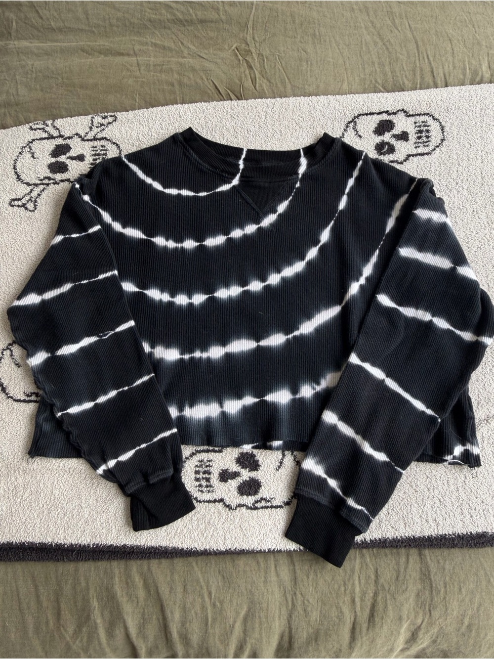 Black & White Tie-Dye Cropped Crewneck Long Sleeve